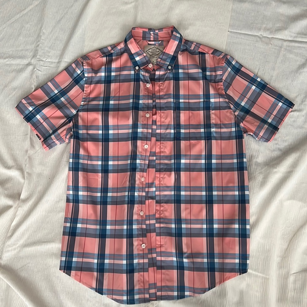 Men’s short sleeve button down. Never worn.